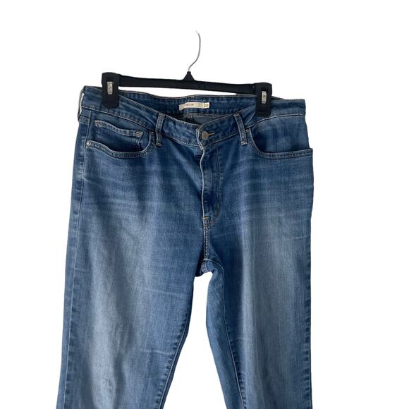 Levi's 712 Slim Women's Size 33 X 32 Medium Wash Straight Jeans - Picture 2 of 11